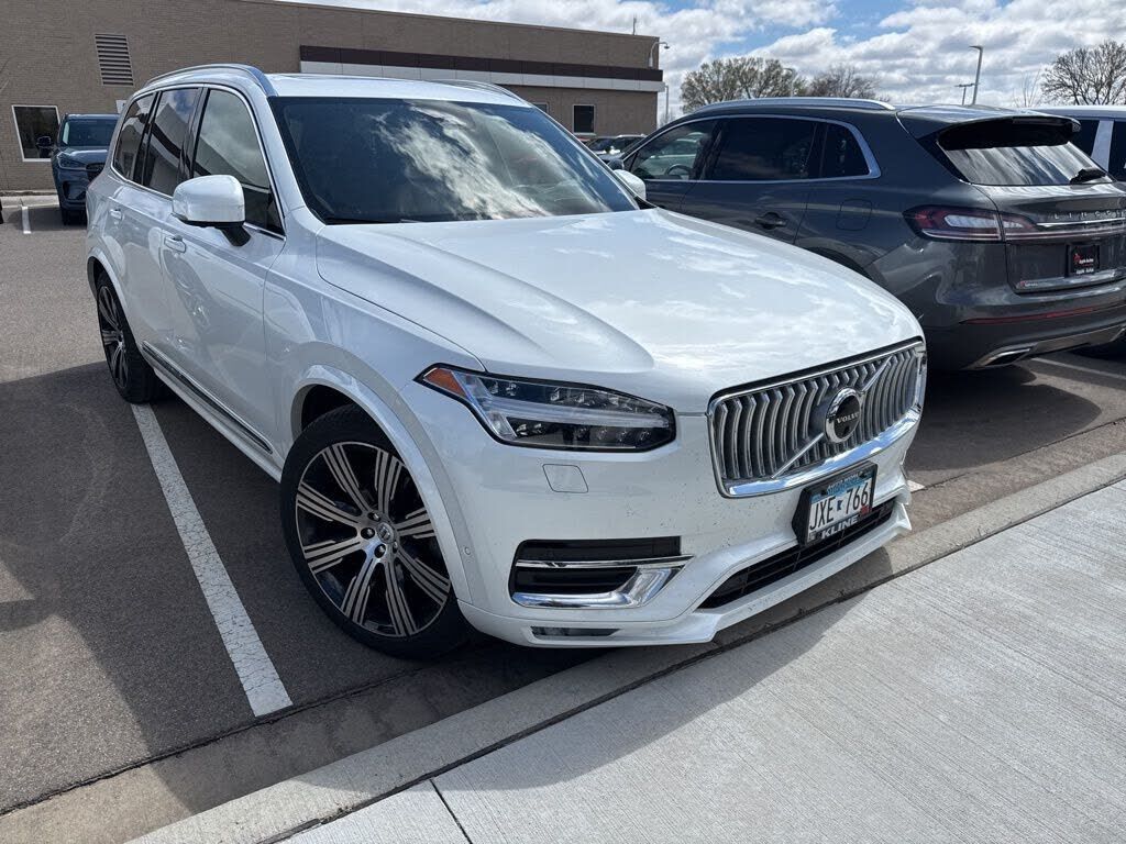 2023 VOLVO XC90
