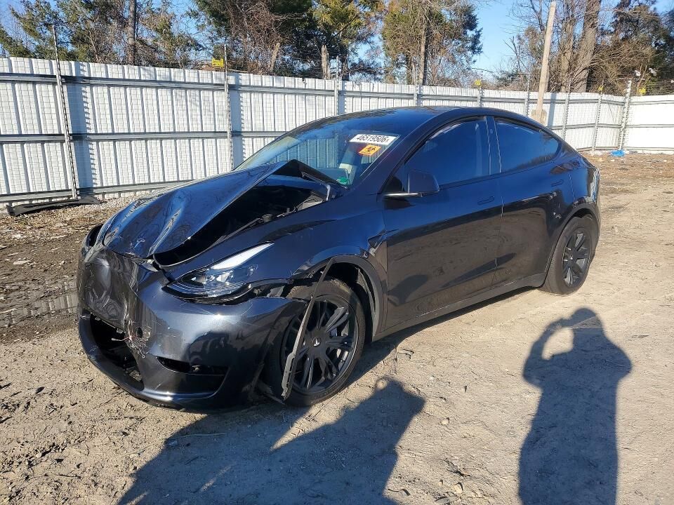 2025 TESLA Model Y