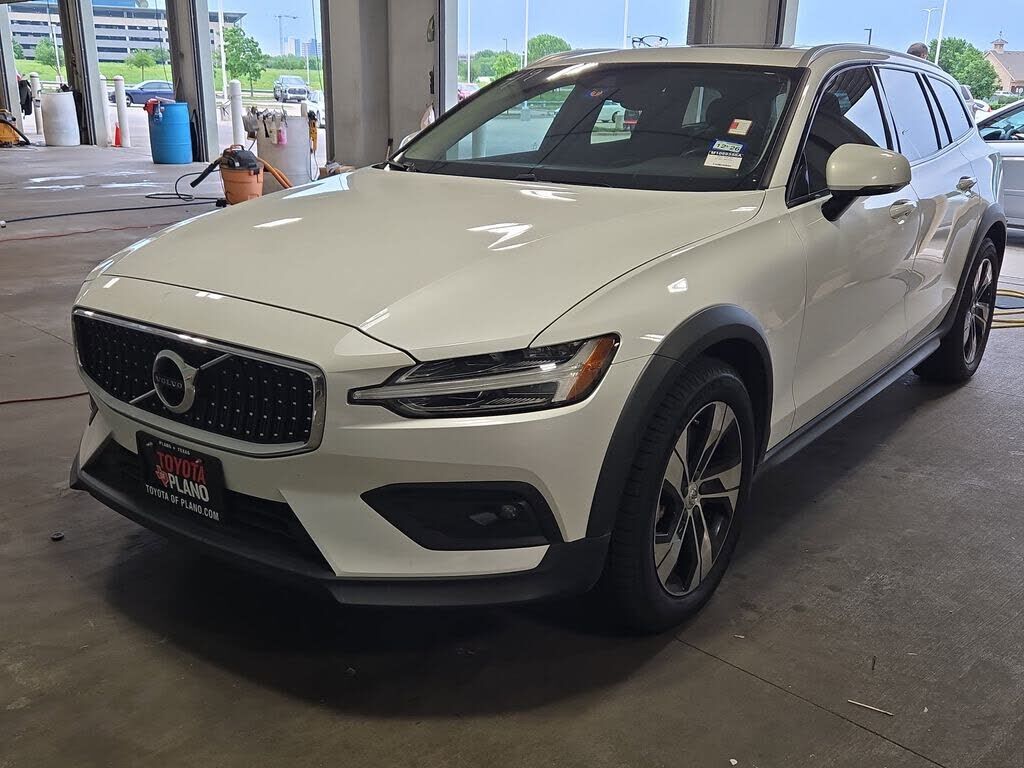 2021 VOLVO V60CC