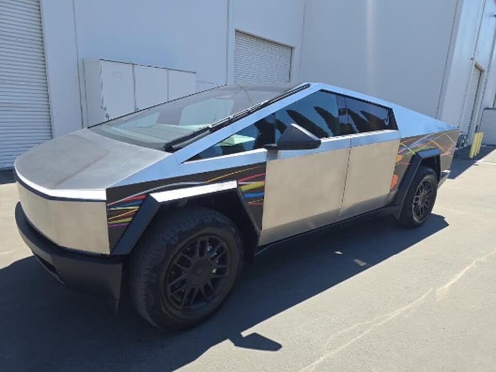 2025 TESLA Cybertruck