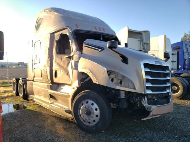 2020 FREIGHTLINER New Cascadia 126" Sleepercab