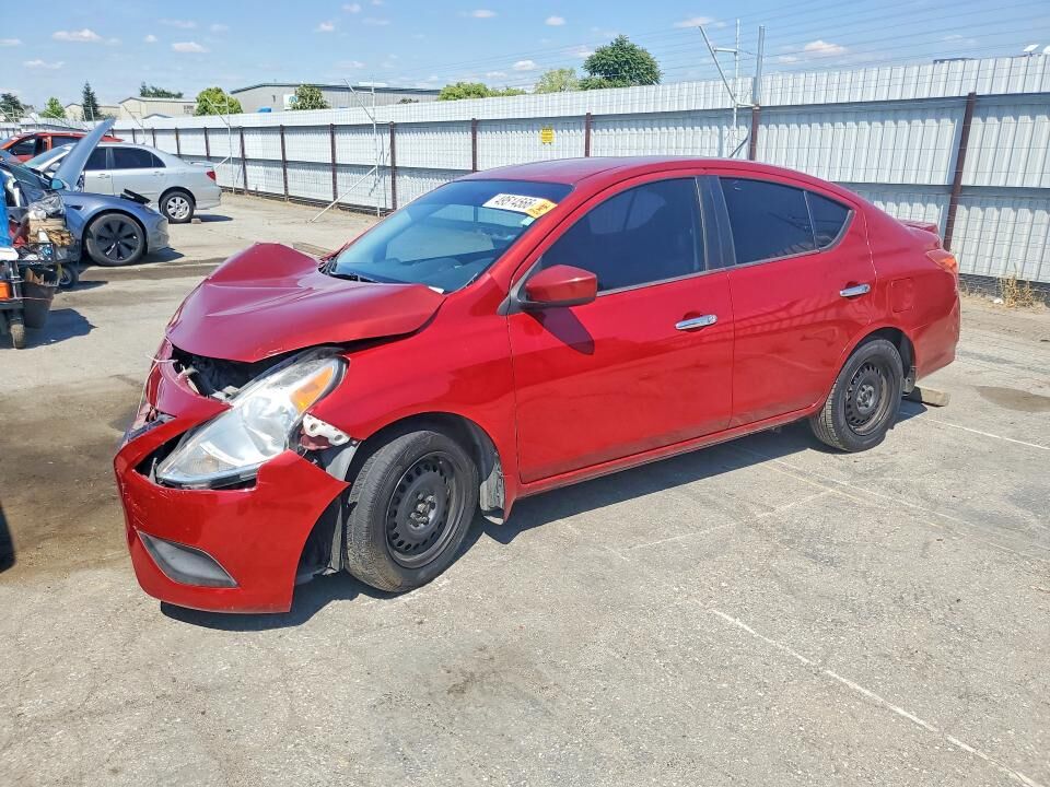2015 NISSAN Versa