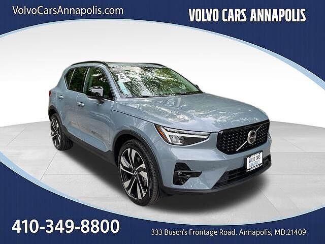 2023 VOLVO XC40