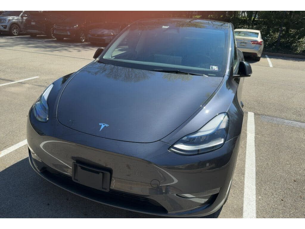 2025 TESLA Model Y