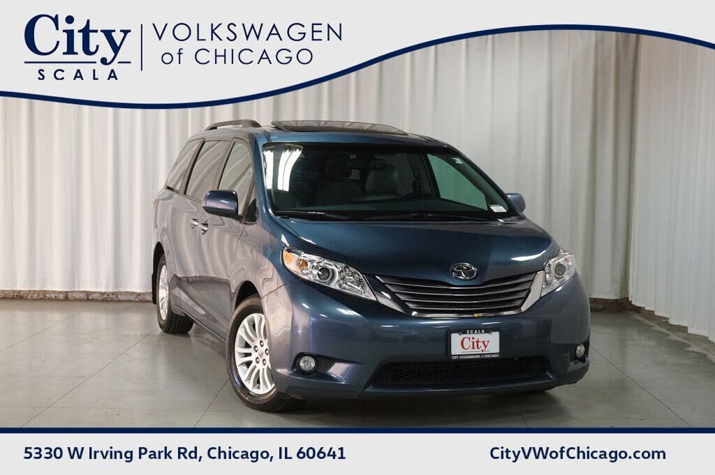 2017 TOYOTA Sienna