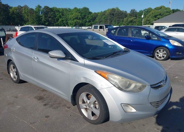 2013 HYUNDAI Elantra
