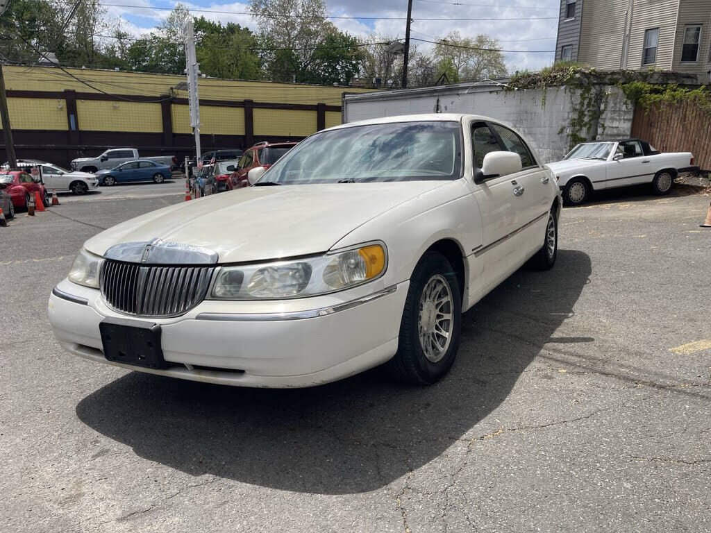 2001 LINCOLN Town Car