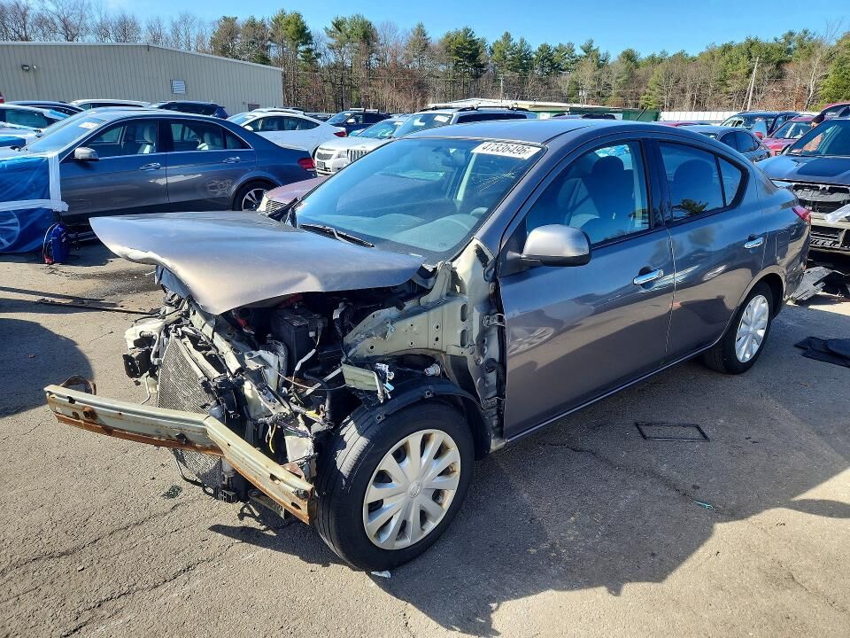 2014 NISSAN Versa