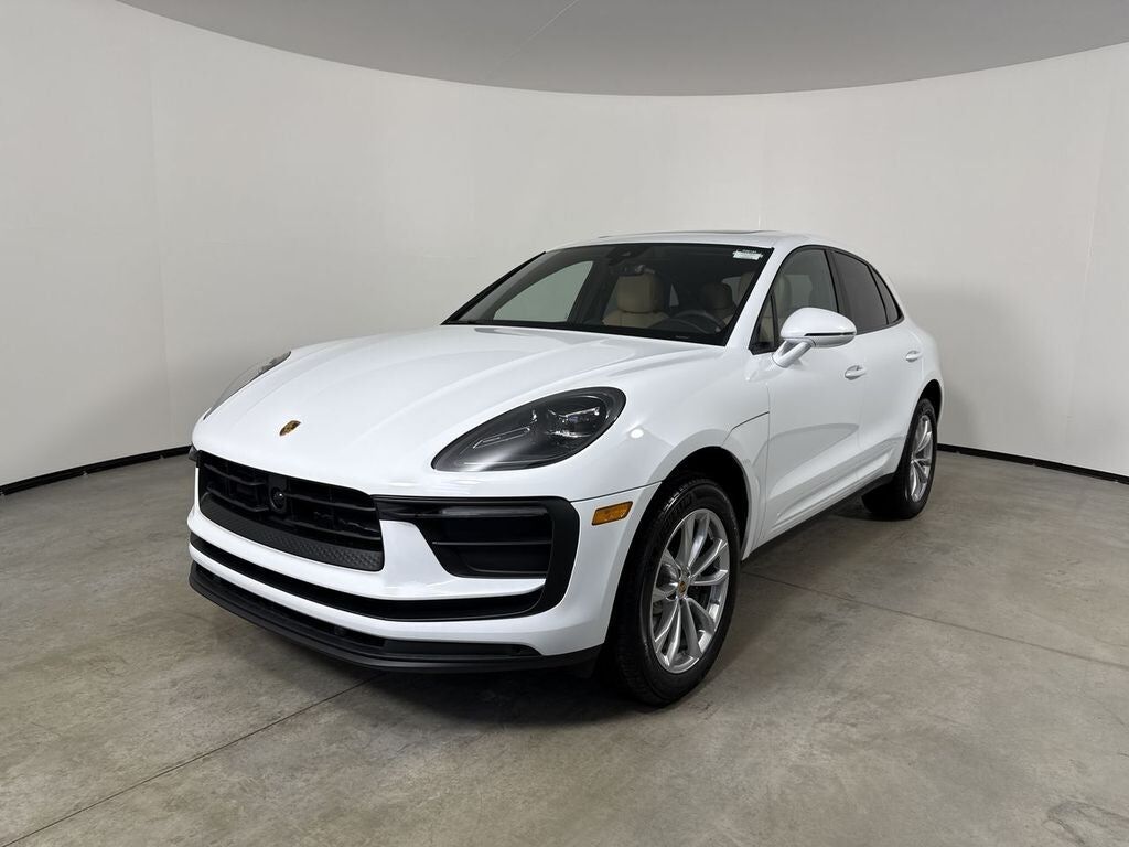 2026 PORSCHE Macan