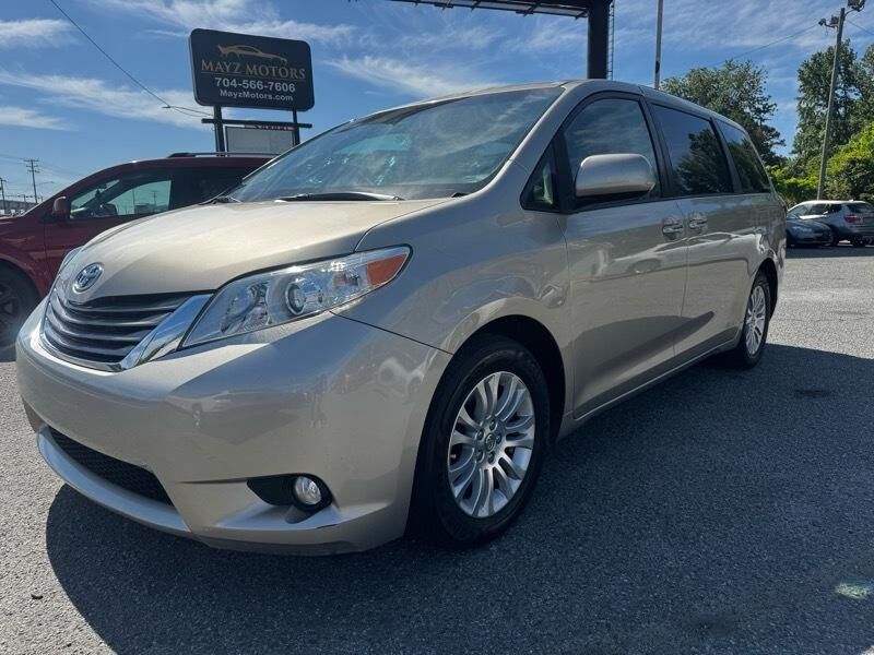 2015 TOYOTA Sienna