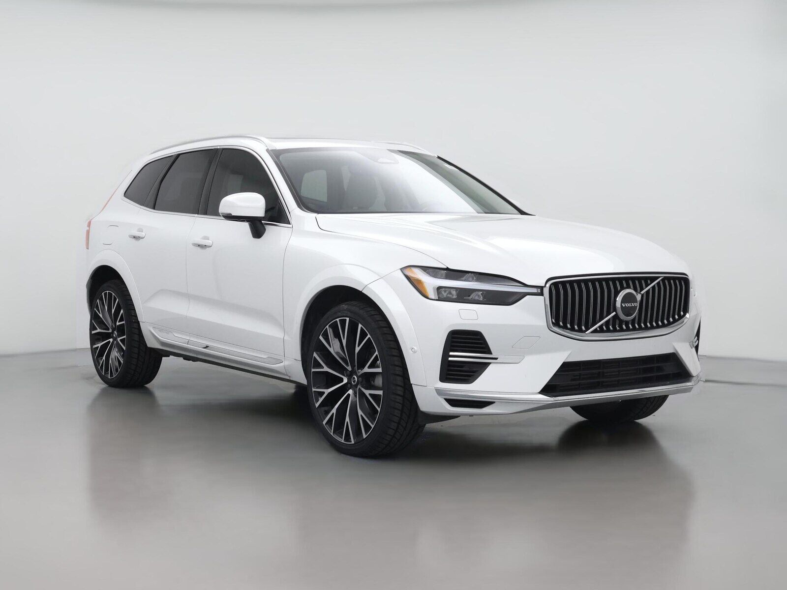 2022 VOLVO XC60
