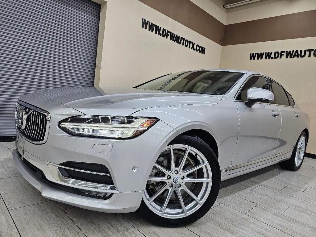 2017 VOLVO S90