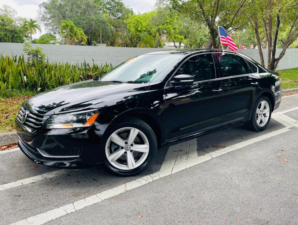 2013 VOLKSWAGEN Passat