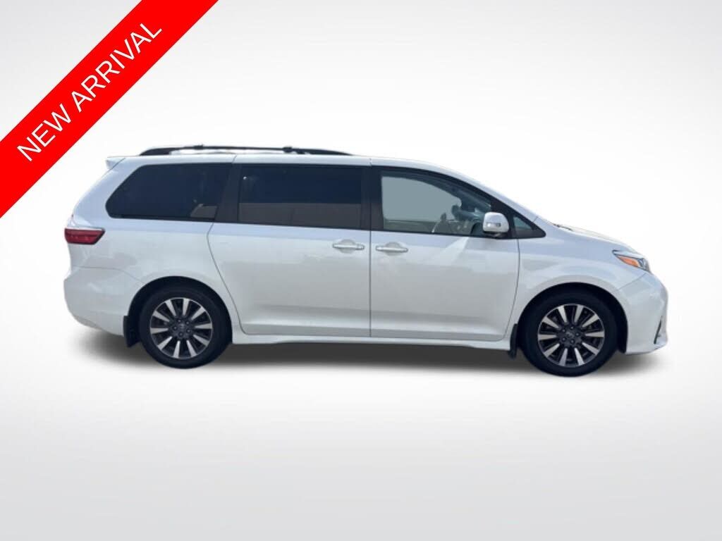 2019 TOYOTA Sienna