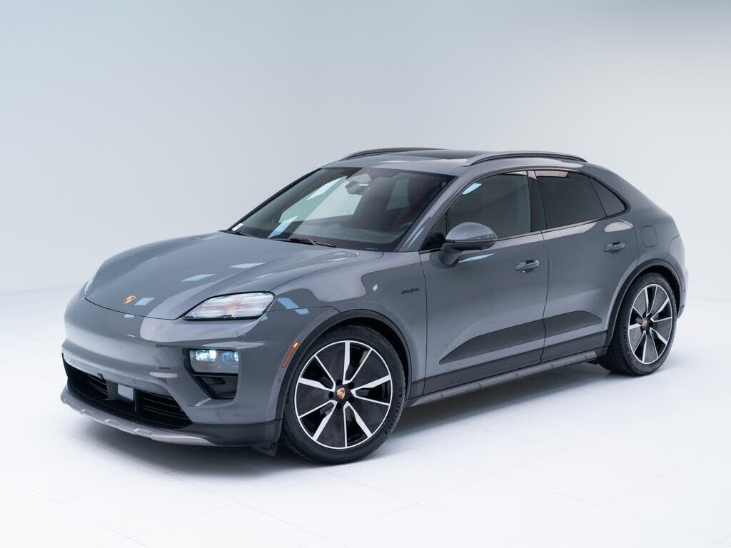 2025 PORSCHE Macan