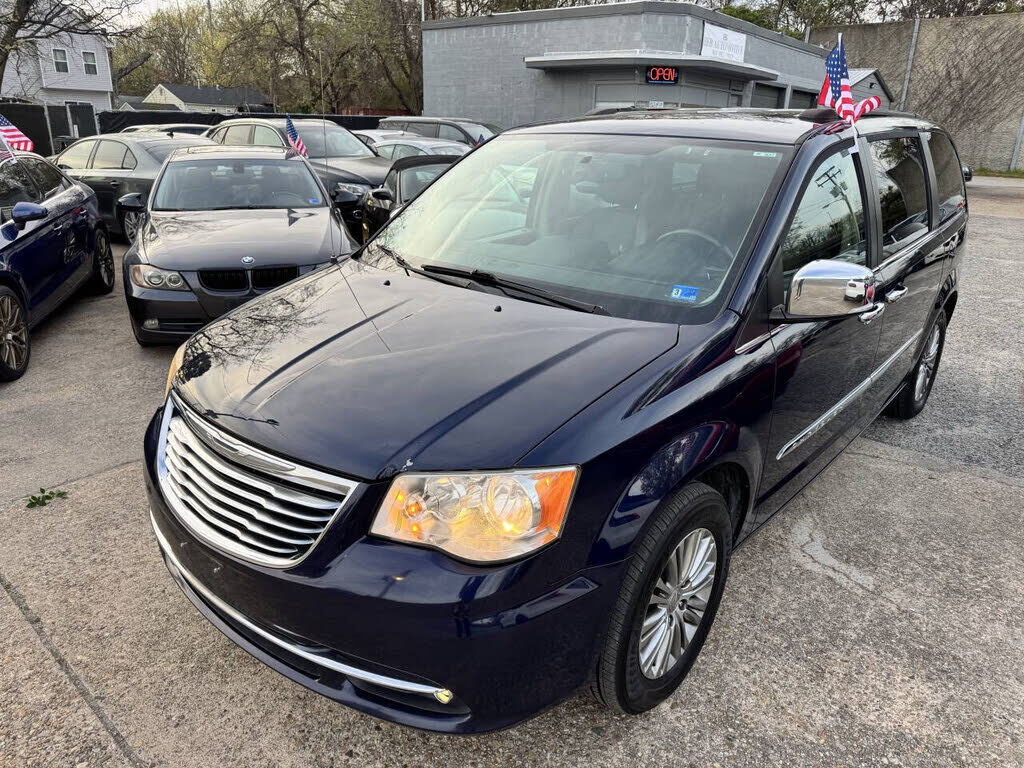 2014 CHRYSLER Town and Country