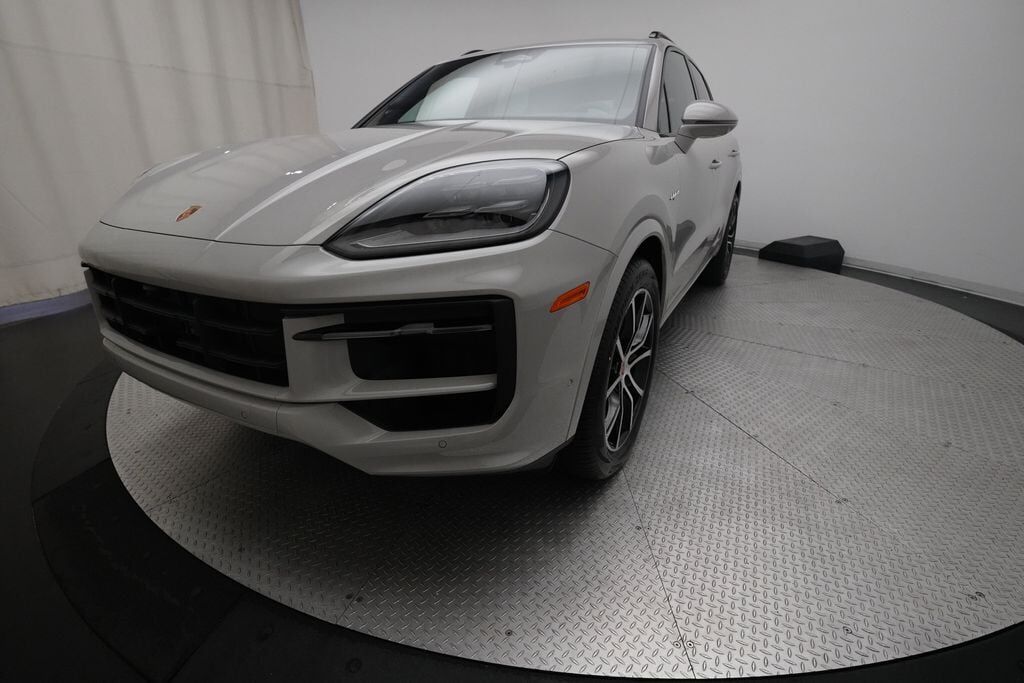 2026 PORSCHE Cayenne