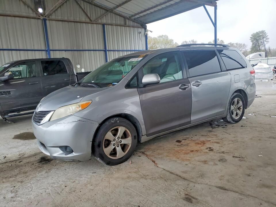 2012 TOYOTA Sienna