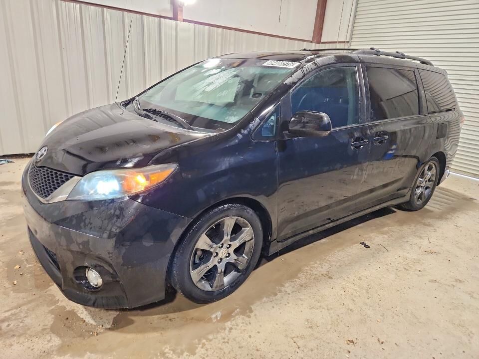 2011 TOYOTA Sienna