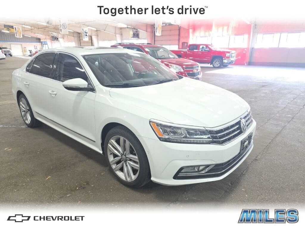 2017 VOLKSWAGEN Passat