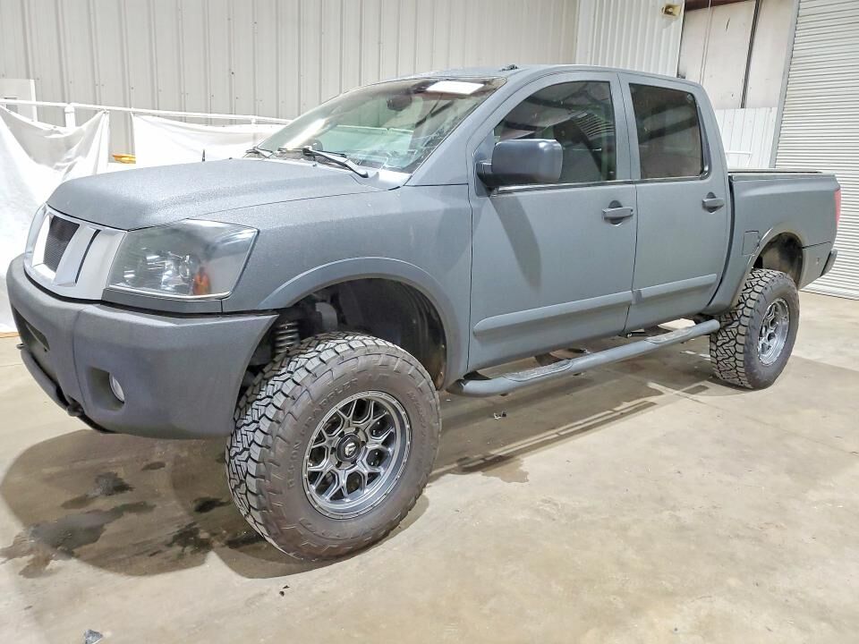 2013 NISSAN Titan