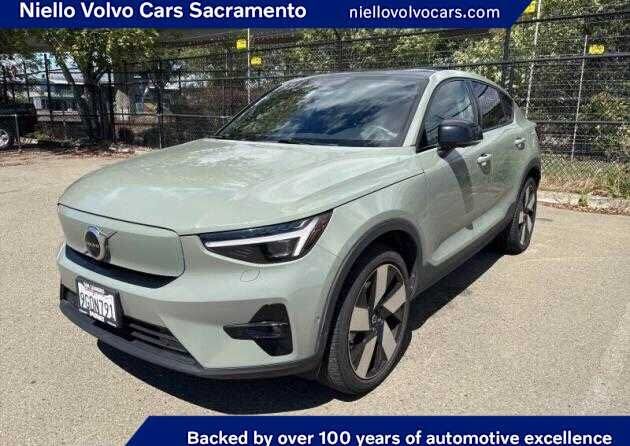 2023 VOLVO C40