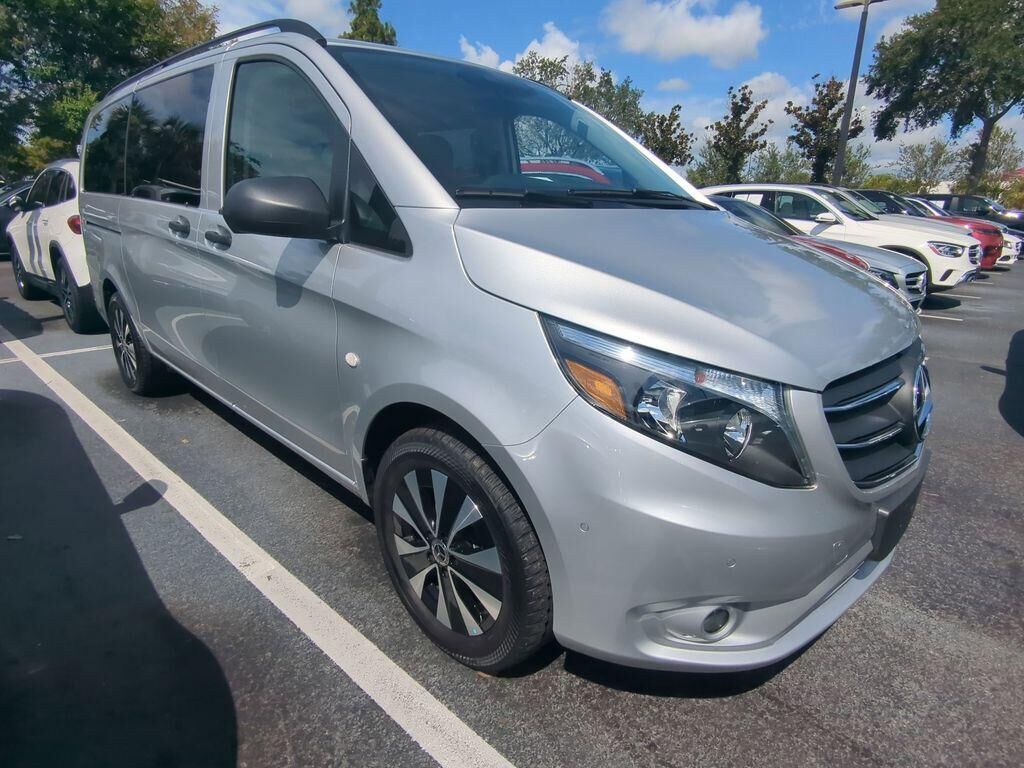 2023 MERCEDES-BENZ METRIS