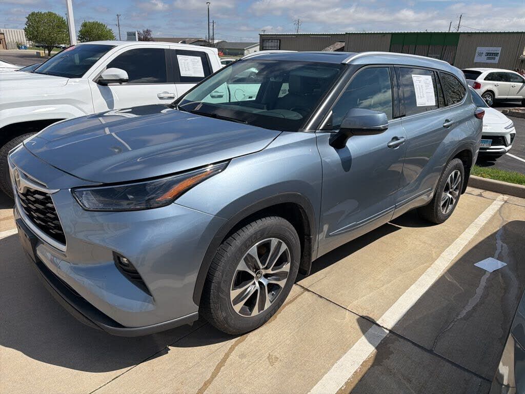 2022 TOYOTA Highlander