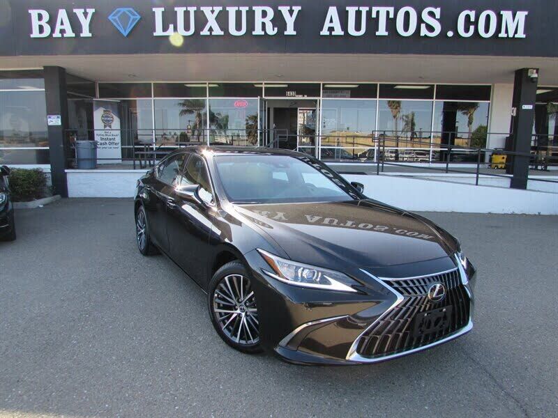 2025 LEXUS ES