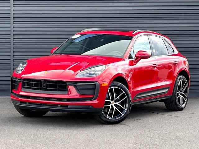 2025 PORSCHE Macan
