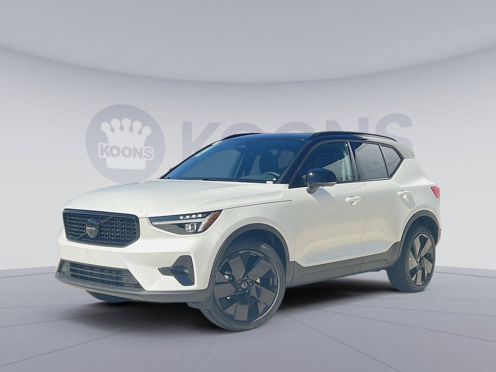 2026 VOLVO XC40