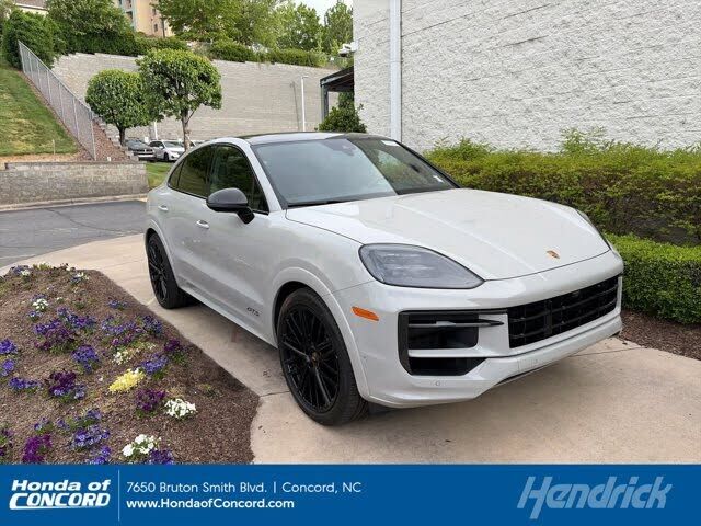 2025 PORSCHE Cayenne