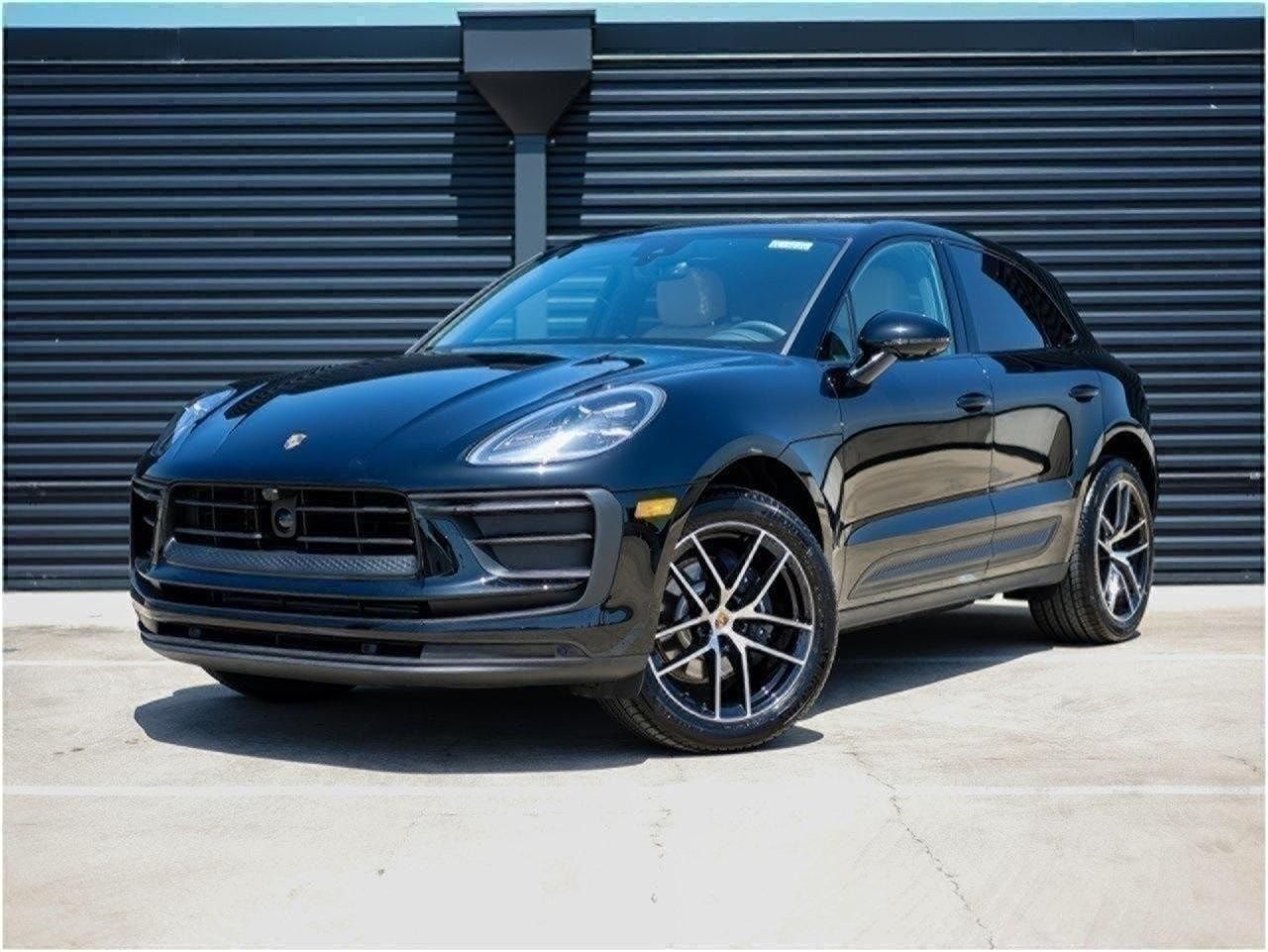 2025 PORSCHE Macan