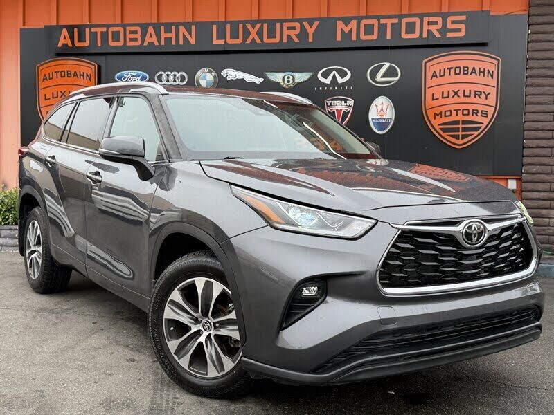 2022 TOYOTA Highlander