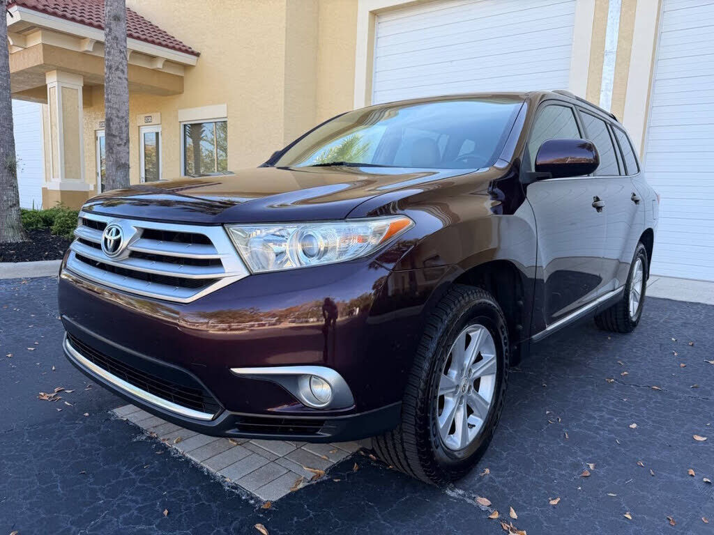 2011 TOYOTA Highlander