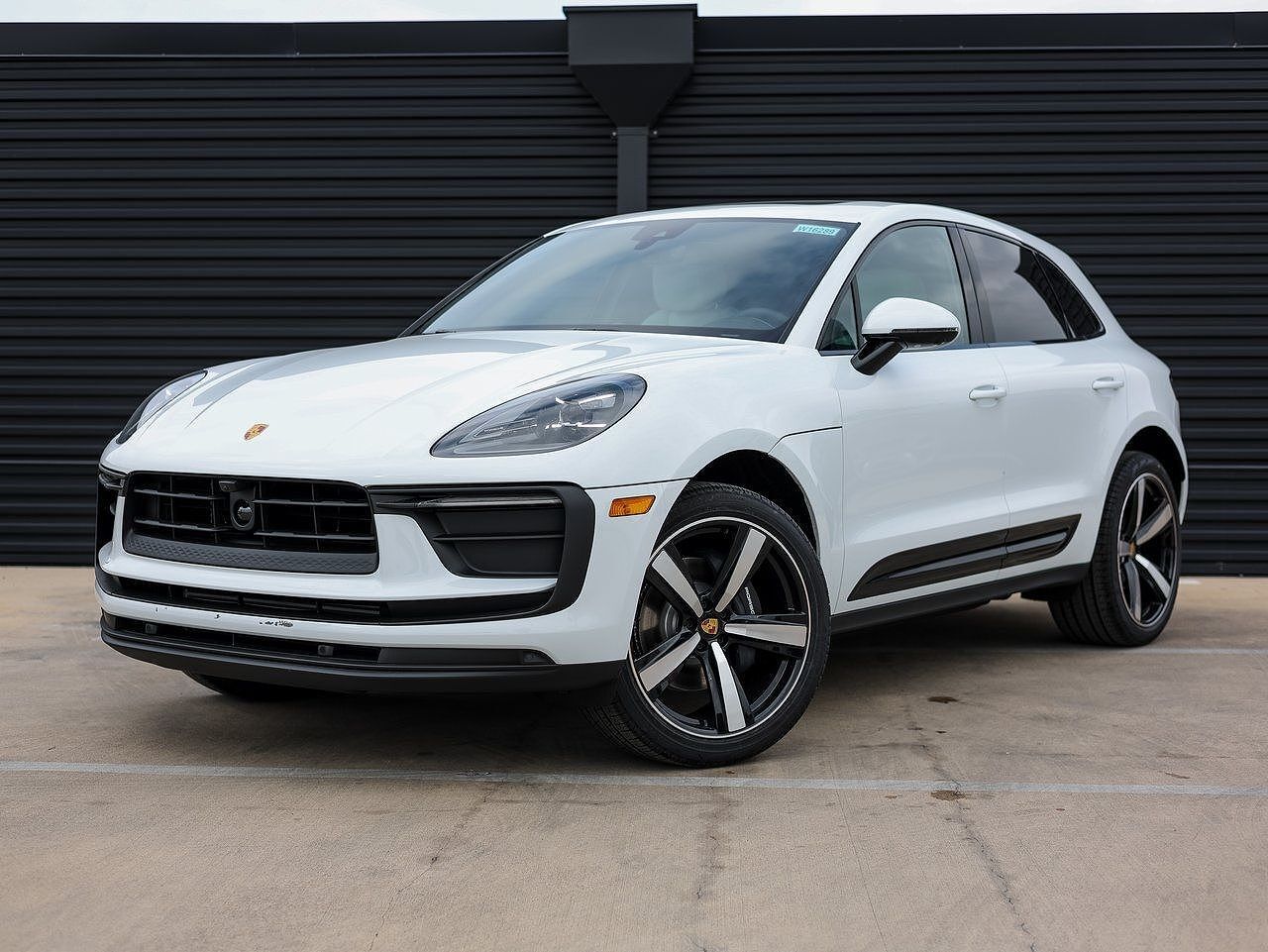 2026 PORSCHE Macan