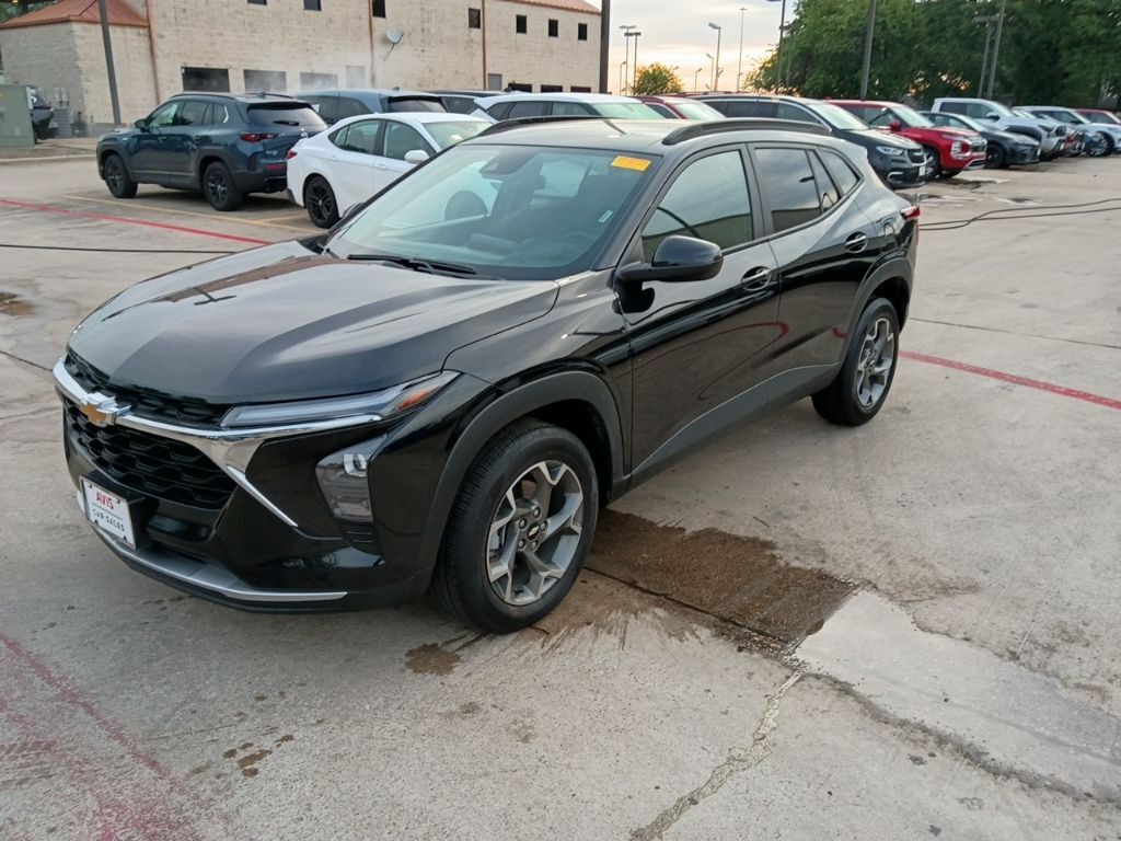2025 CHEVROLET Trax