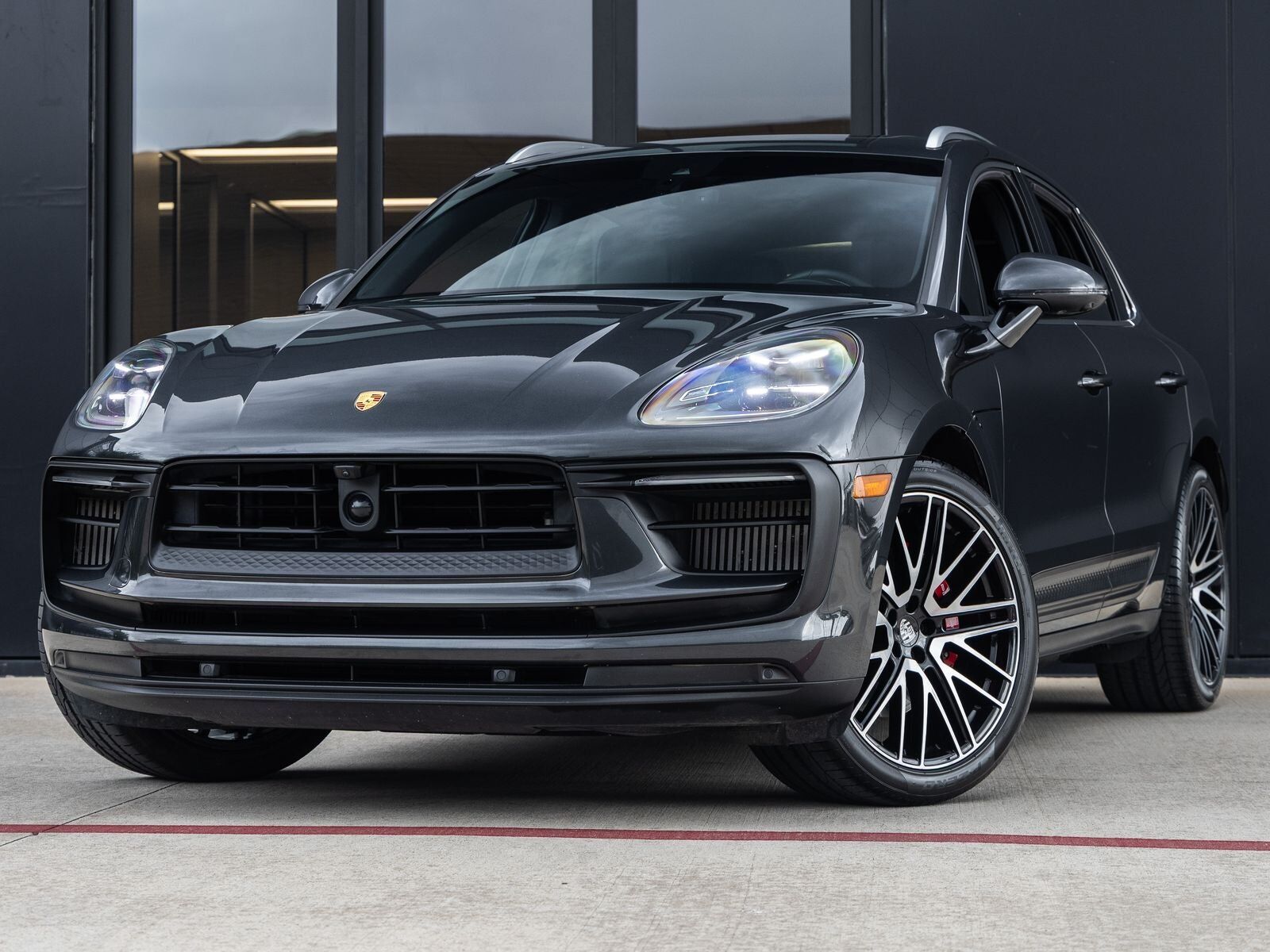 2024 PORSCHE Macan