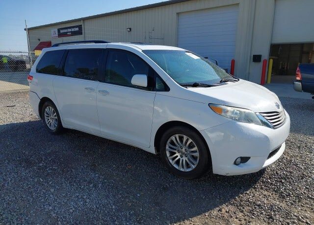 2013 TOYOTA Sienna