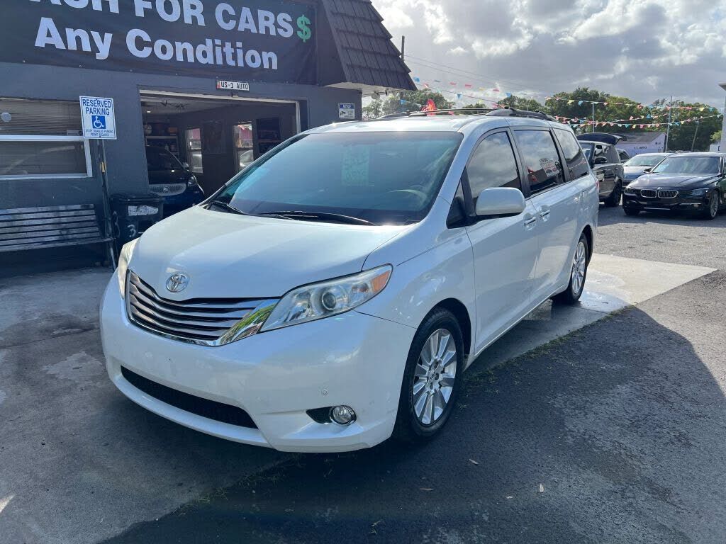 2012 TOYOTA Sienna