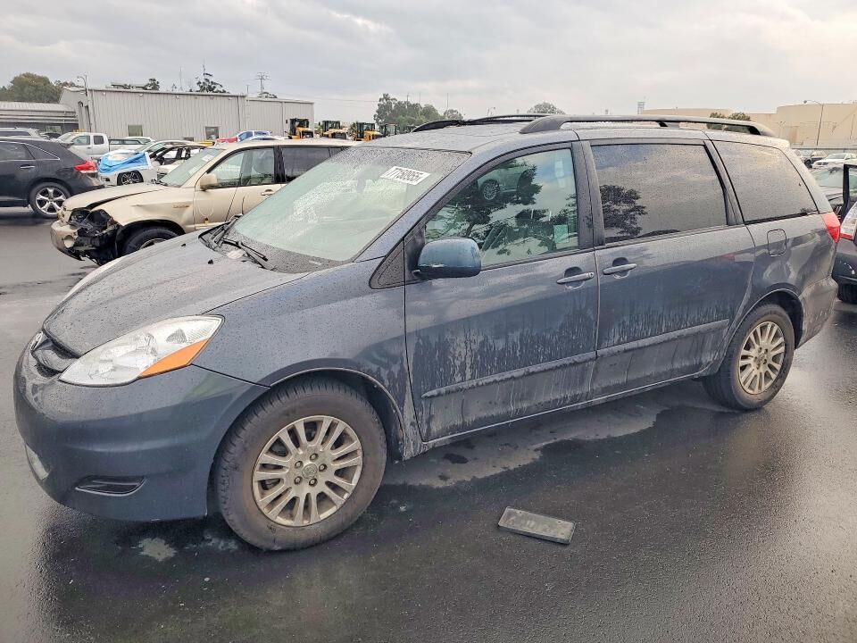 2010 TOYOTA Sienna