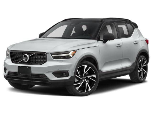 2022 VOLVO XC40