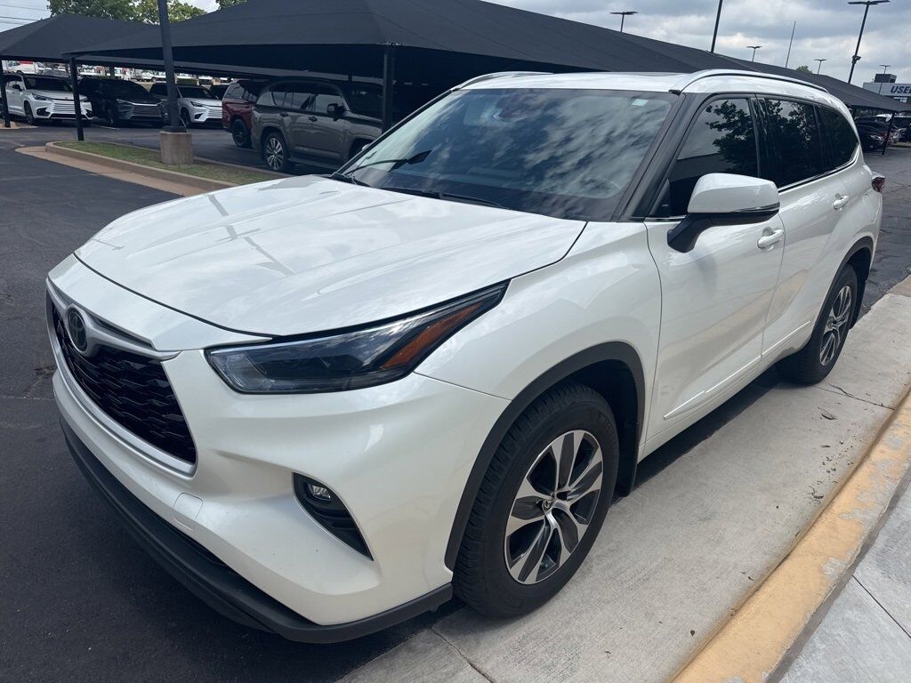 2021 TOYOTA Highlander