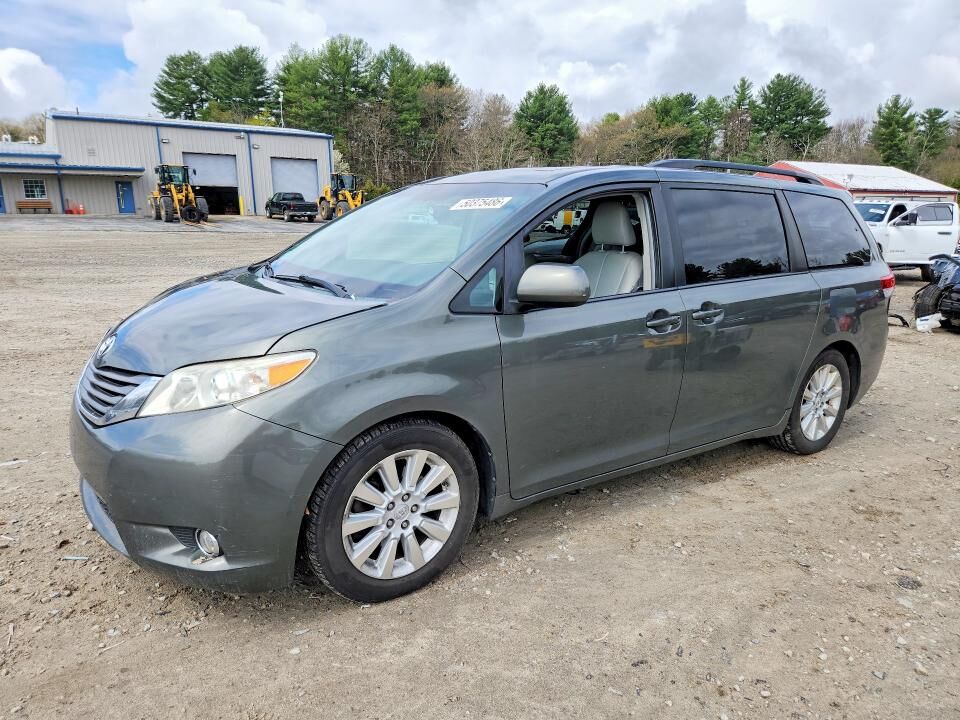 2012 TOYOTA Sienna