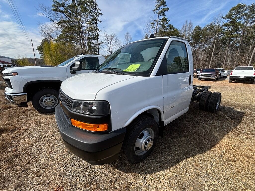 2026 CHEVROLET Express