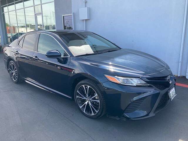 2018 TOYOTA Camry