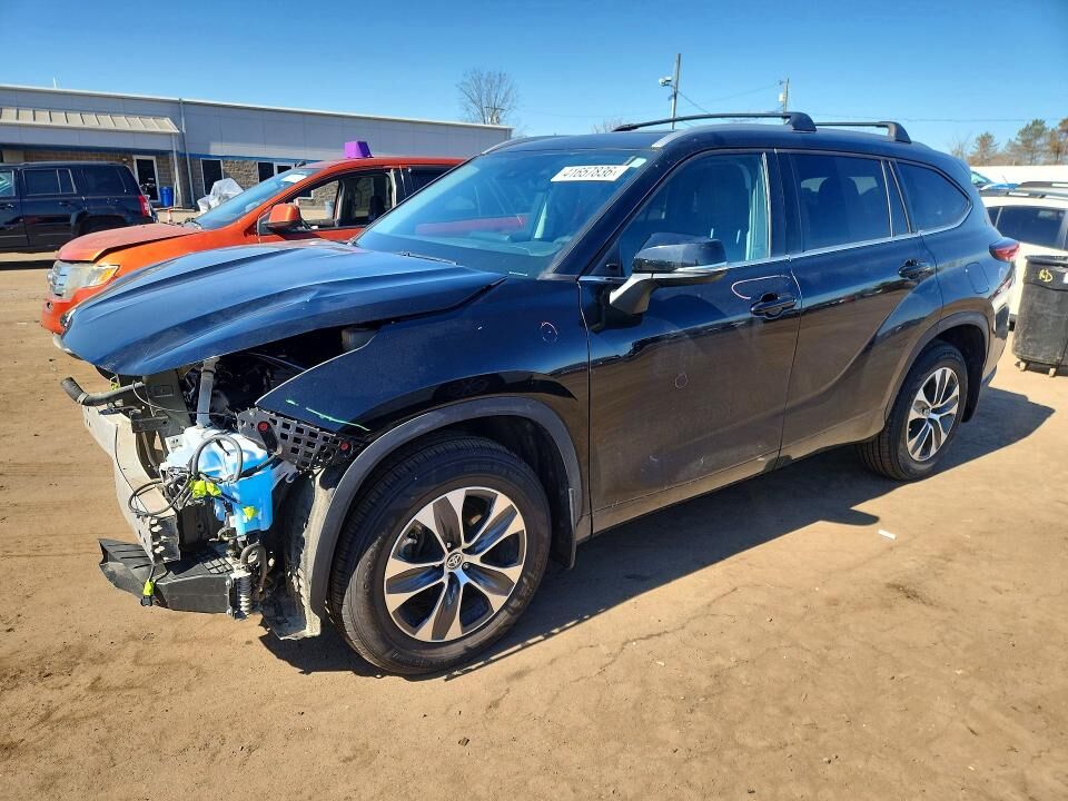 2022 TOYOTA Highlander