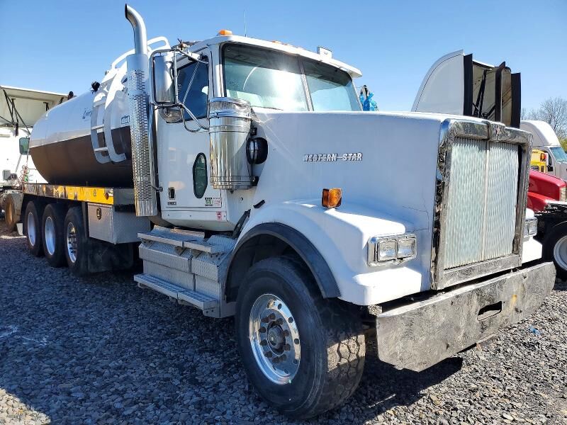 2018 WESTERN STAR 4900