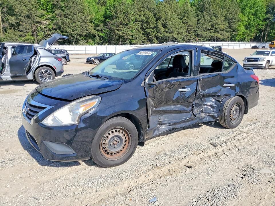 2015 NISSAN Versa