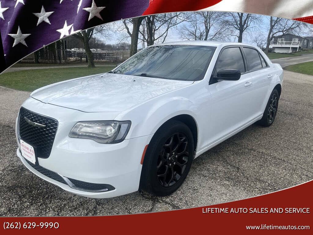 2019 CHRYSLER 300
